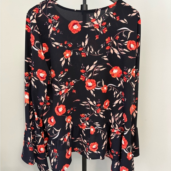 Gibson Look Ruffle Asymmetrical Floral Blouse - Navy/Red - Size M - Picture 3 of 6